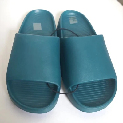 Afbeelding van Unisex slippers effen groen 40 (advies bestel 1 maat groter)