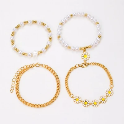 Afbeelding van Set van 4 armbanden voor dames en meisjes met madeliefjes, parelkralen goudkleurige schakels zomerse sieradenset bloemdetails