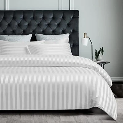 Afbeelding van Damier Beddengoed 135x200 wit gesatineerd dekbedovertrek met ritssluiting en 1 kussensloop 80x80 cm