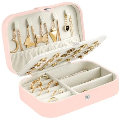 Afbeelding van CNMTCCO Sieradendoosje Kleine Reissieradenorganizer Opbergkoffer voor Kettingen, Ringen, Armbanden, Oorbellen Premium Faux PU Lederen Sieraden Geschenkdoos Meisjes Vrouwen (Roze)