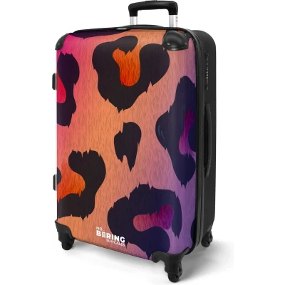 Afbeelding van NoBoringSuitcases.com® Koffer groot Rolkoffer lichtgewicht Panterprint met roze, paars en oranje Reiskoffer 4 wielen Grote trolley XL 20 kg bagage