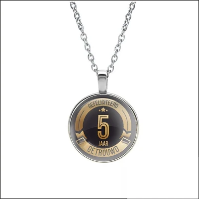 Afbeelding van Ketting Glas Gefeliciteerd 5 Jaar Getrouwd