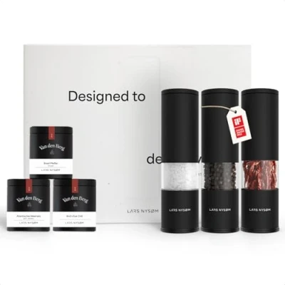 Afbeelding van LARS NYSØM Spice Mills &amp; Spices Gift Set Zout en pepermolenset met chilimolen 3 kruidenpotjes (zout, peper, chili) Een geweldig cadeau idee dankzij de prachtige geschenkdoos Carbon Black