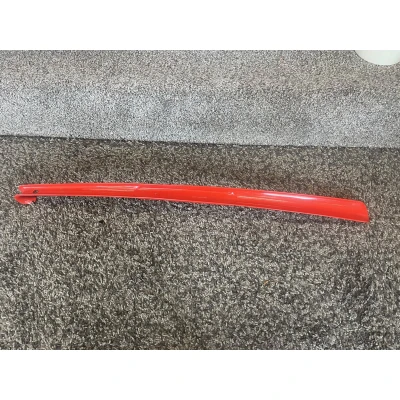 Afbeelding van schoenlepel 70cm lang stevig schoenlepels lange shoehorn Rood