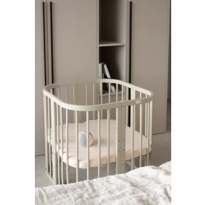 Afbeelding van Multifunctioneel 7 in 1 Babybed / peuterbed Olive incl. matras zachtgroen voor kinderkamer