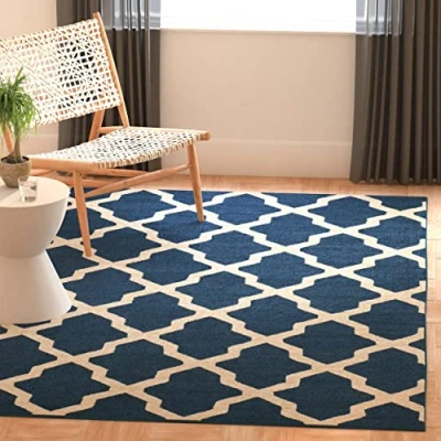 Afbeelding van SAFAVIEH Geometrisch tapijt voor woonkamer, eetkamer, slaapkamer Cambridge Collection, korte pool, marineblauw en ivoor, 152 x 244 cm