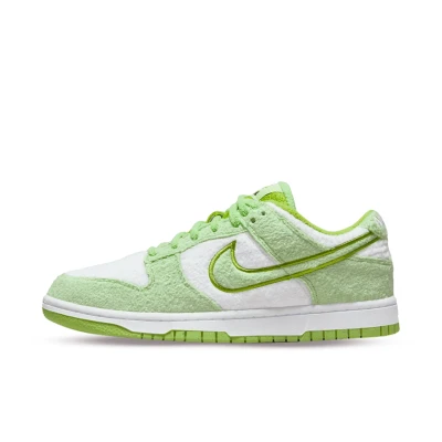 Afbeelding van Nike Dunk Low SE Fleece Pack &#039;Honeydew&#039; maat 38.5.