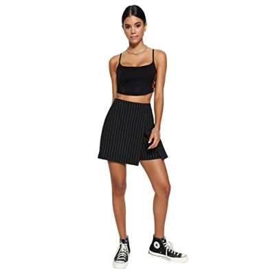Afbeelding van Trendyol Zwarte Nette Gestreepte Mini Gebreide Short Met Hoge Taille Twoss23Sr00076