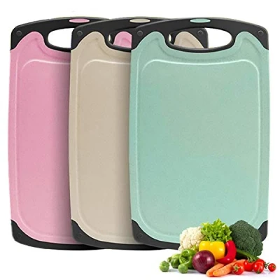 Afbeelding van Snijplankenset, 3 stuks, tarwestro, keuken, snijplanken, BPA vrij, met sapgroeven, gemakkelijk vast te pakken, hangende gaten, antislip, vaatwasmachinebestendige snijplank (beige + groen roze)