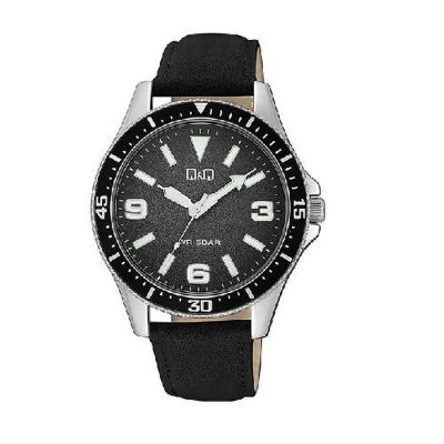 Afbeelding van Mooi en stoer herenhorloge van Q&amp;Q model qb64j325y met donkerbruine lederen band 5 atm waterdicht