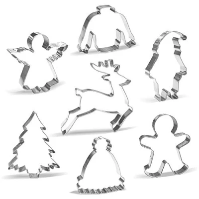 Afbeelding van Grote kerstkoekjessnijder set 7 delig kerstman, rendieren, peperkoek, kerstboom, engel, lelijke trui, wintermuts roestvrij staal