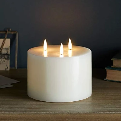 Afbeelding van Lights4fun 3 Wick TruGlow® Grote Batterij LED Vlamloze Stompkaars Echte Ivoor Wax Timer 10cm