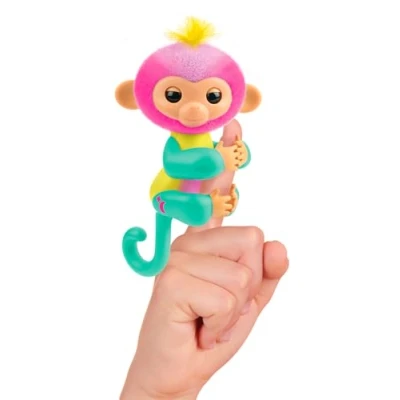 Afbeelding van FINGERLINGS Magic Moods Jade hangt Klara aan je vinger het hart brandt afhankelijk van stemming communiceert met 70 geluiden en reacties batterijen inbegrepen interactief speelgoed