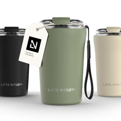 Afbeelding van LARS NYSØM &#039;Rørelse&#039; Thermo Coffee Mug to go 380ml BPA vrij Met Isolatie Draagriem &amp; Tritan Deksel Sage