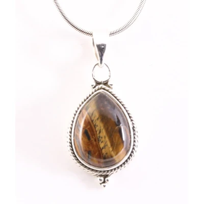 Afbeelding van Bewerkte zilveren hanger met tijgeroog aan ketting