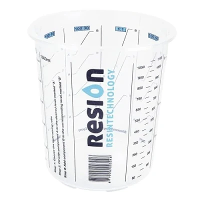 Afbeelding van RESION 25 x verfmengbeker 1300 ml kleur, epoxy, polyester met heldere mengverhouding op de maatbeker