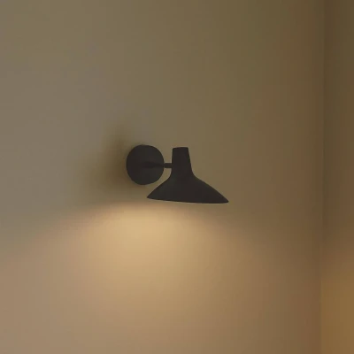 Afbeelding van DFTP by Nordlux Darci korte wandlamp, projectie 33,5 cm, zwart
