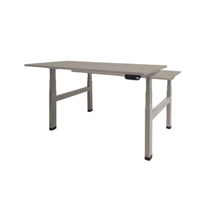Afbeelding van Dextro plus duo zit/sta 180x80cm, electrisch hoogte verstelbare werkplek, H poot frame. Frame kleur aluminium (RAL9006) en blad licht grijs.