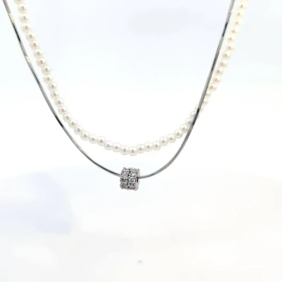 Afbeelding van Zilveren dubbele ketting met parels en een bedel strass