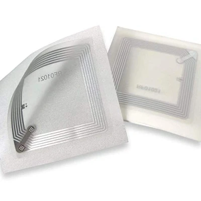 Afbeelding van 10 x NFC tags NXP chip NTAG216 888 bytes opslagcapaciteit vierkante transparante sterke sticker brede antenne hoge scankracht en ultradun design.
