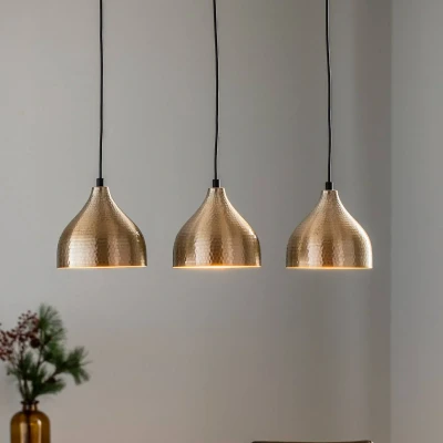 Afbeelding van Plafondlamp met 3 gehamerde geodes op een rij Tropaeum H126 cm Antiek goud metaal Menzzo