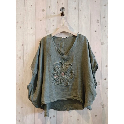 Afbeelding van 100% Linnen top blouse met prachtige bloem oversized kleur MILITAIR GROEN hammam Onesize