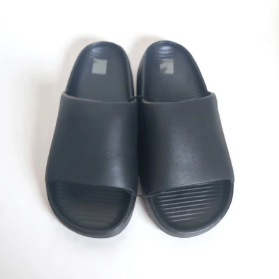 Afbeelding van Unisex slippers effen zwart 41 (advies bestel 1 maat groter)