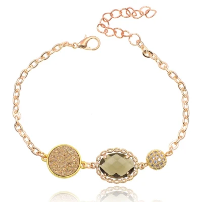 Afbeelding van Goudkleurige verstelbare dames armband met groen glassteen