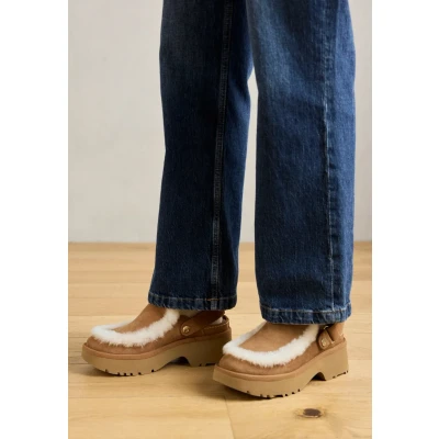 Afbeelding van Ugg dames Clog Esmee suède camel