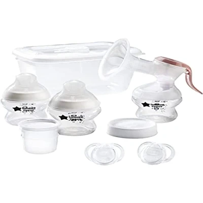 Afbeelding van Tommee Tippee Made For Me startpakket voor borstvoeding bestaande uit een handmatige borstkolf, zuigflessen en spenen, sterilisatordoos, fopspenen, zoogkompressen, bewaarbakjes moedermelk bijbehorende deksels
