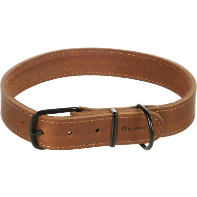 Afbeelding van Flamingo Montana Cognac lederen halsband XXL 53 63 cm x 28 mm met klinknagels en gesp heeft een zwarte glanzende afwerking