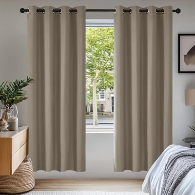 Afbeelding van Deconovo Gordijnen Verduisterend, Taupe, Ondoorzichtige met Oogjes voor Slaapkamer, Woonkamer, 140x175 cm (B x H), 2 stuks