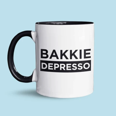 Afbeelding van NietMokken.nl Bakkie Depresso Mok Grappige Koffiemok Keramische Beker 325 ml Must have voor koffieliefhebbers Vaatwasser en Magnetronbestendig Beide zijden bedrukt Origineel Cadeau 11 oz