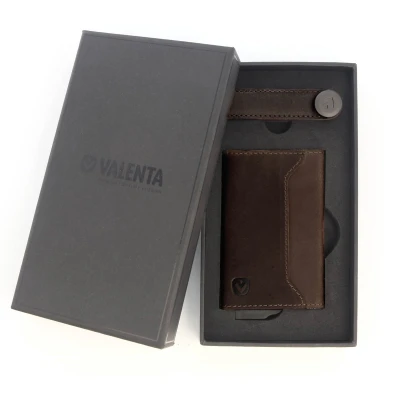 Afbeelding van Valenta Geschenkenset Bruine Leren Vintage Pasjeshouder Sleeve en Bijpassende Sleutelhouder Luxe Cadeaudoos