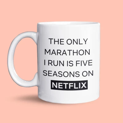 Afbeelding van NietMokken.nl Grappige mok met tekst &quot;The only marathon I run is five seasons on Netflix&quot; 325 ml Keramische Leuk als cadeau voor binge watchers Vaatwasser en magnetronbestendig