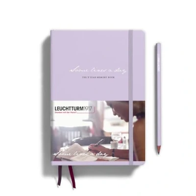 Afbeelding van Leuchtturm1917 A5 Medium Some Lines a Day, 5 jaar Dagboek hardcover Lilac