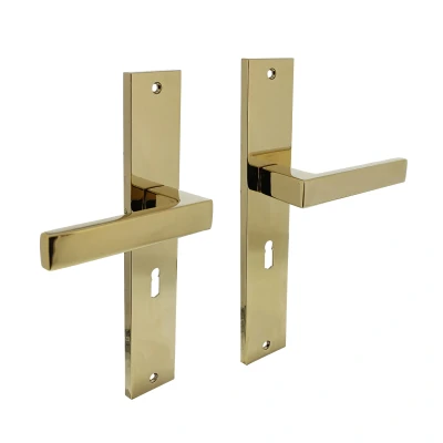 Afbeelding van Deurklink Hera op schild met sleutelgat 56mm messing titaan PVD