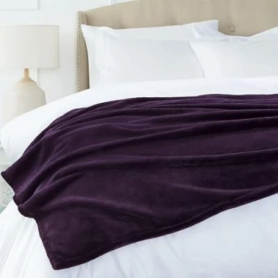 Afbeelding van Amazon Basics Knuffeldeken, van fluweelzacht pluche 168 x 229 cm aubergine