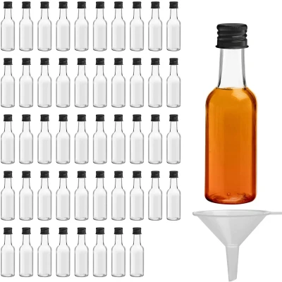 Afbeelding van Belle Vous Mini Likeur Flesjes (48 pak) Plastic 50ml Lege Alcohol met Zwarte Schroef Dop en Vloeistof Trechter Voor Makkelijk Schenken Flessen Vullen Huwelijk Feest