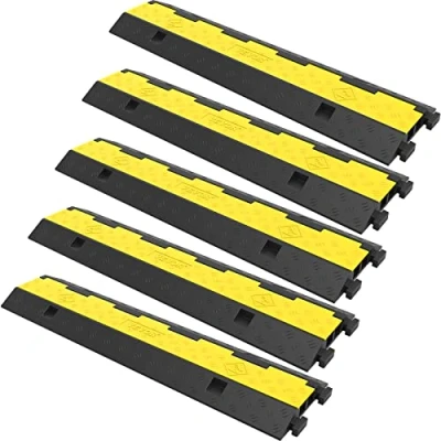 Afbeelding van VEVOR 5 Stuks Elektrische Draadafdekking Kabelbeschermer Met 2 Sleuven PVC &amp; Rubberen Beschermende Draad Koord Oprit 101 x 24,5 cm voor Netsnoeren Netwerkkabels te Beschermen in Openbare Plaatsen