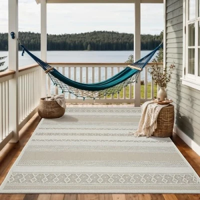 Afbeelding van Vloerkleed voor buiten of balkon en terras In Beige 160x220 cm Tapijt geschikt Outdoor Rechthoekig Weer UV bestendig Tuintapijt Buitentapijt CALGARY kleed by The Carpet