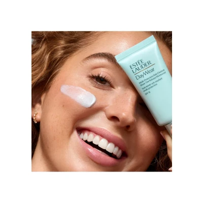 Afbeelding van Estee Lauder DayWear Sheer Tint Release Multi Protection Anti Oxidant Moisturizer SPF15 15 ml
