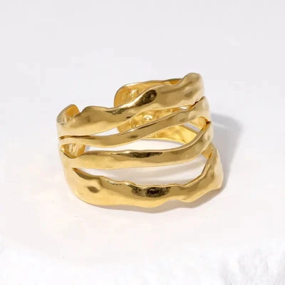 Afbeelding van Verstelbare ring Stainless Steel The Jewellery Salon Goudkleurige statement 21mm brede Gelaagde