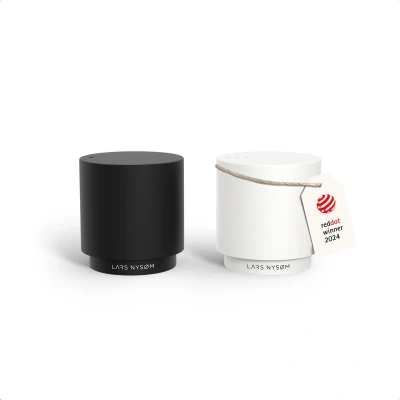 Afbeelding van LARS NYSØM Set Roestvrijstalen Peper en Zoutstel met Modern Minimalistisch Ontwerp, Eenvoudig Navullen (Carbon Black/Pure White)