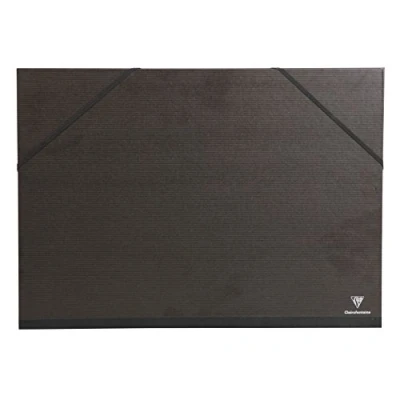 Afbeelding van Clairefontaine Ref 44850C Kraft Art Folder 37 x 52cm formaat, elastische bandjes sluiting, wit papier voering, zuurvrij geschikt voor het vervoeren van kunstwerken zwart