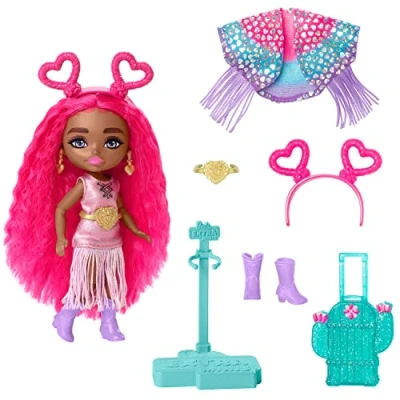 Afbeelding van ​Barbie Extra Mini&#039;s, Reislustige Pop in Woestijnkleding, Barbie Fly kleine pop, outfit met franje en accessoires HPB19
