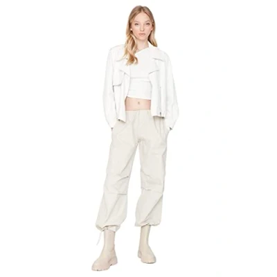 Afbeelding van Trendyol Grijze Parachutebroek Met Normale Taille En Stop Twoaw23Je00738