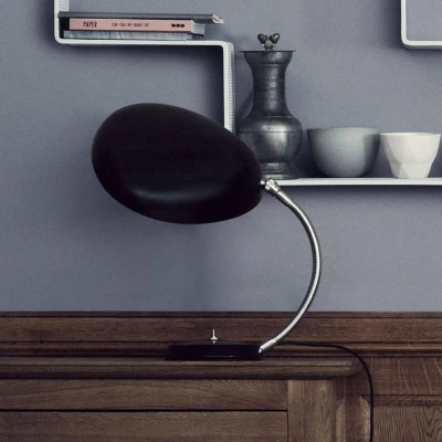 Afbeelding van GUBI Cobra design tafellamp, zwart