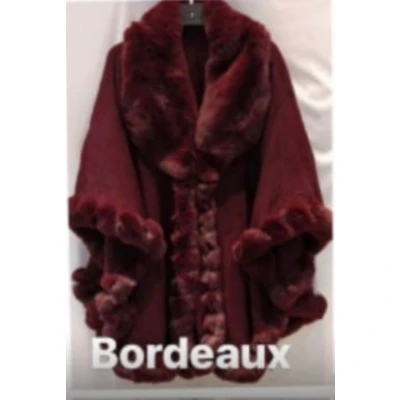 Afbeelding van Dames warme Poncho fijn gebreid met Imitatiebont 19550 Onesize bordeaux rood