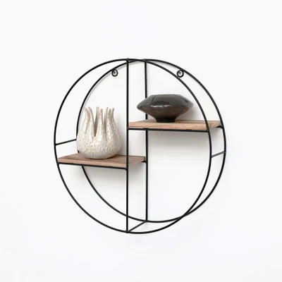 Afbeelding van Zwart metalen wandrek met 2 houten plankjes Rond 37x10 cm